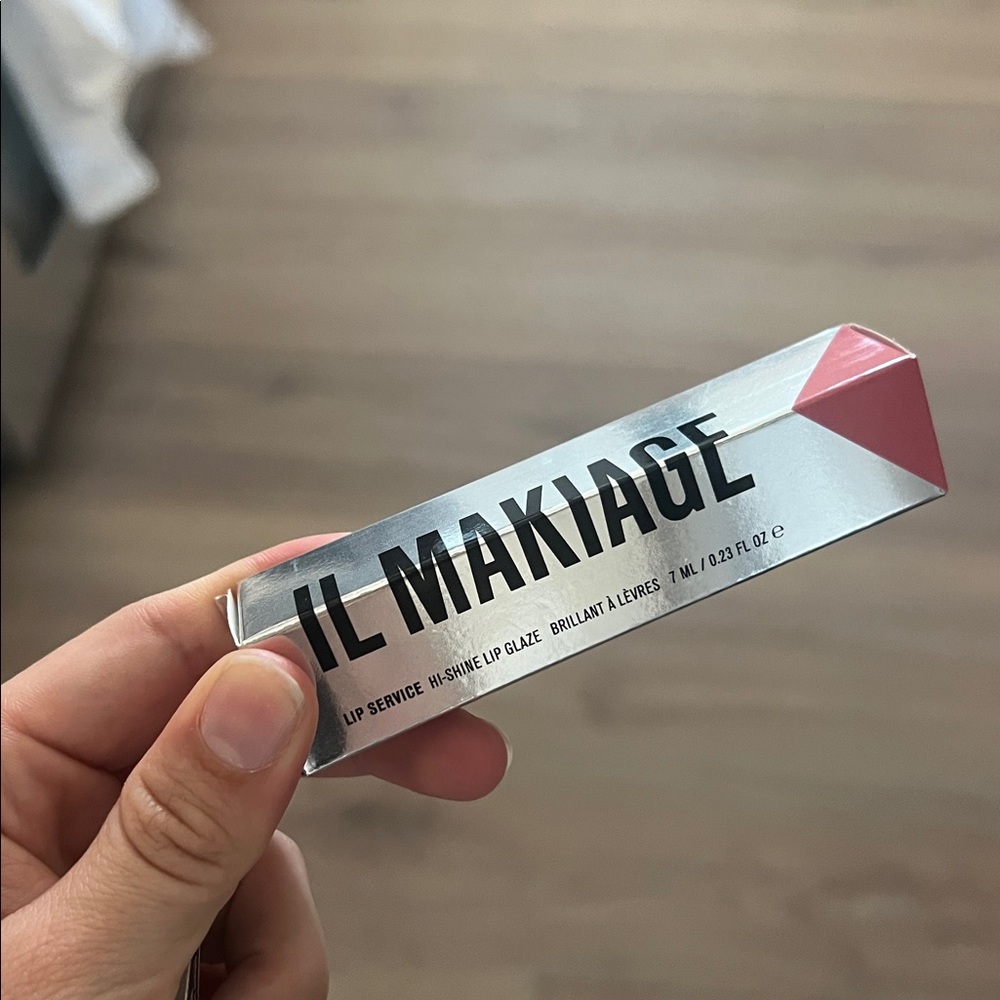 IL MAKIAGE Shade PDA - LIP SERVICE LIP GLOSS Hi-Shine Lip Color NWT